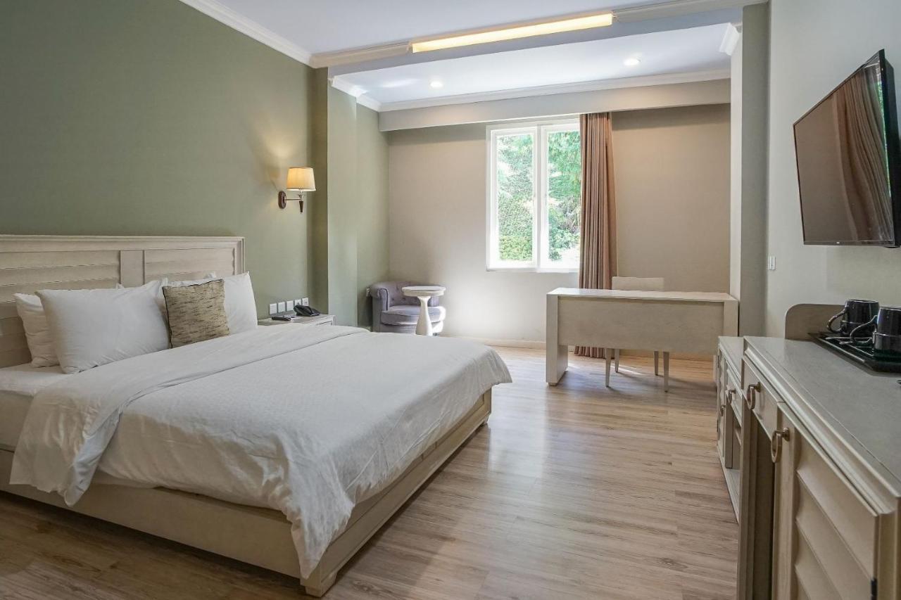 Hotel Villa Emitta Tomohon Экстерьер фото