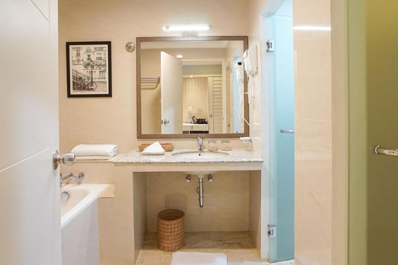 Hotel Villa Emitta Tomohon Экстерьер фото