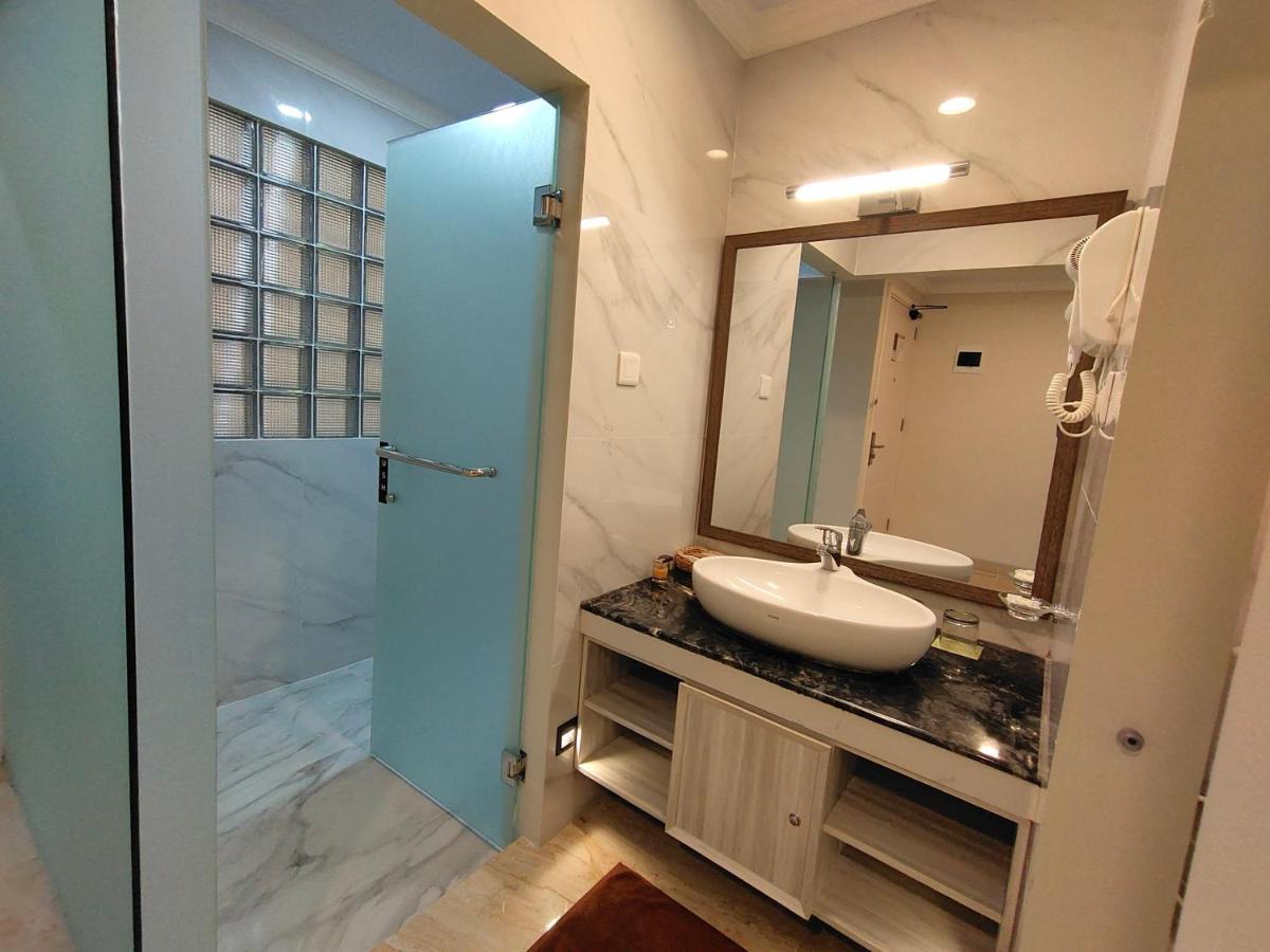 Hotel Villa Emitta Tomohon Экстерьер фото