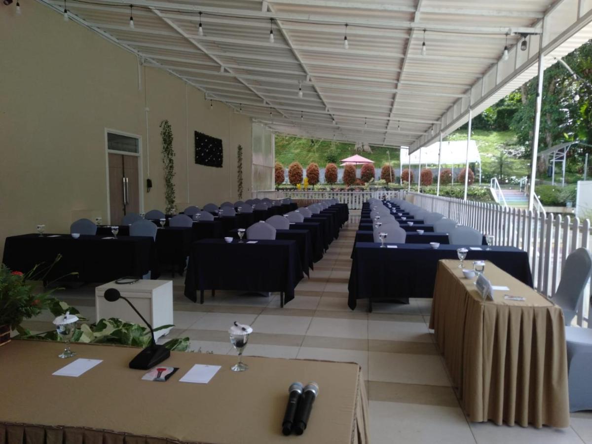 Hotel Villa Emitta Tomohon Экстерьер фото