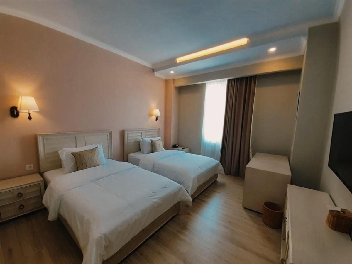Hotel Villa Emitta Tomohon Экстерьер фото