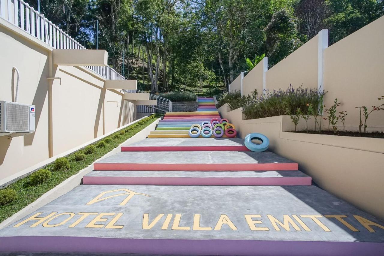 Hotel Villa Emitta Tomohon Экстерьер фото
